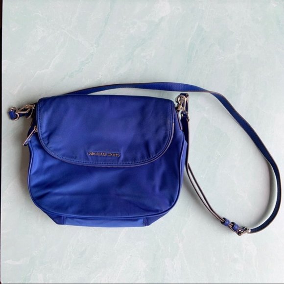 Michael Kors Handbags - Michael Kors zip closure electric blue crossbody